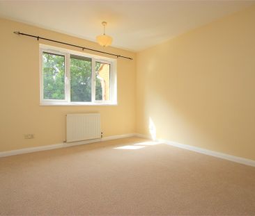 2 bed terraced house to rent in Brambles Farm Drive, Hillingdon, UB10 - Photo 1