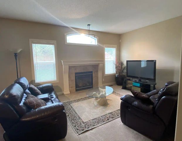 3-BEDROOM HOME + BONUS ROOM FOR RENT | EVANSTON NW, CALGARY — 3 Bedrooms+ Den House - Photo 1
