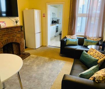 Room 3: 46 George Road, Guildford, GU1 4NR - Photo 2
