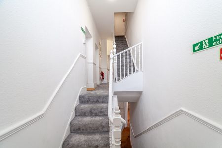 Finsbury Park Road - Photo 3