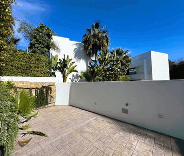 Luxury Villa for rent in Estepona, Andalusia - Photo 3