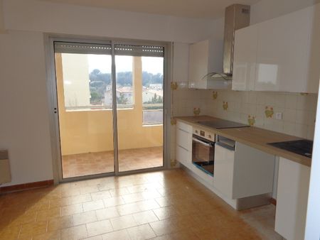 Location Appartement 2 pièces 51m² DRAGUIGNAN 83300 - Photo 2