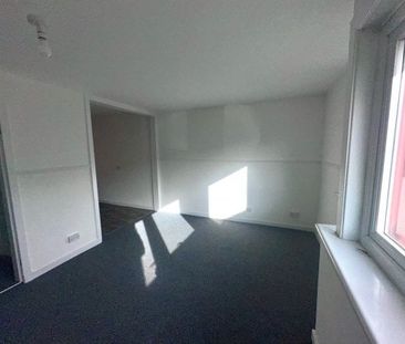 Mackenzie Terrace, Bellshill - Photo 4