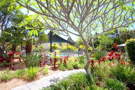 RENOVATED AND FULLY FURNISHED SPACIOUS TOWNHOUSE WITH VIEWS IN THE PACIFIC PARKSIDE COMPLEX!! - Photo 4