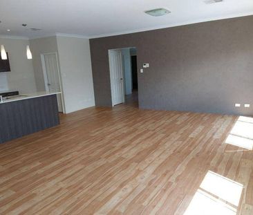 Stunning 4x2 family house for rent in the prestigious Glade Estate - Photo 3