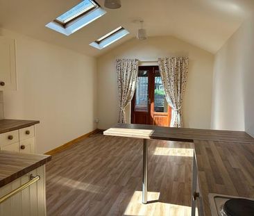 1 bedroom mews to rent - Photo 4