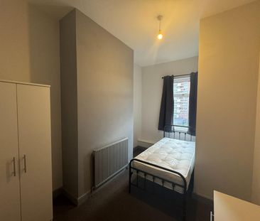 4 bedroom House To Let - Photo 4