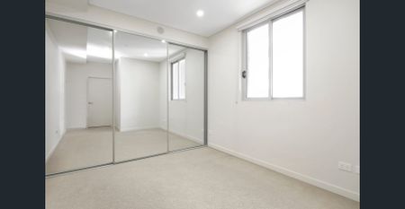 Immaculate and Convenient Two Bedroom Apartment - Photo 3