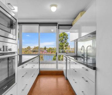 “Stunning River View Apartment with Dual Ensuites, Two Car Spaces, ... - Photo 6