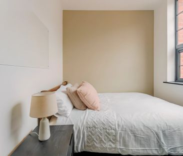 6 Bedrooms 2 bathrooms - Photo 2