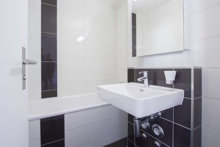 Luminous 4.5-room apartment with balcony and modern kitchen - Foto 5