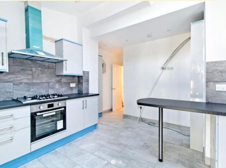 Room in a Shared House, Saxon Drive, W3 - Photo 2