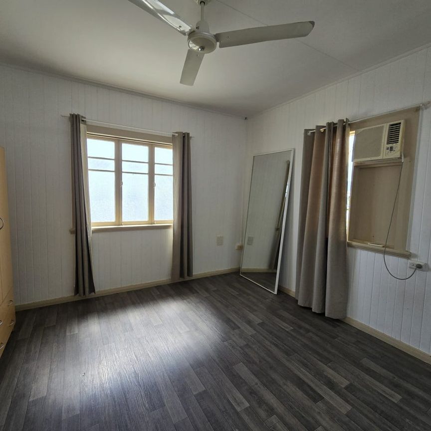/// APPLICATION APPROVED /// UPSTAIRS UNIT WITH STUDY IN BUNGALOW!!! - Photo 1