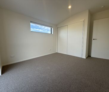 Brand-New, Sunny 2-Bedroom Townhouse with Private Deck in St Albans - Photo 6