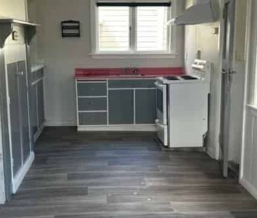 TAIHAPE - TWO BEDROOMS + SUNROOM - Photo 2