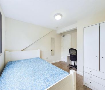 4 bedroom detached house to rent - Photo 2