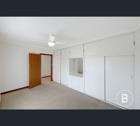 6 Ercil Street, Wendouree, Vic 3355 - Photo 5