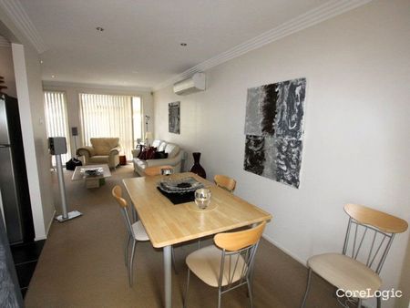 2/20 Kenny Close, 2560, St Helens Park Nsw - Photo 3