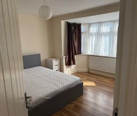 Room in a Shared House, Park Road, TW3 - Photo 2