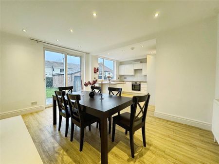 4 bedroom semi-detached house to rent - Photo 2