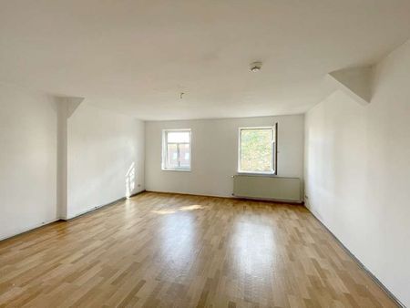 **Charmante Dachgeschosswohnung im Herzen von Halle – 4 Zimmer mit Blick über die Stadt** - Foto 2