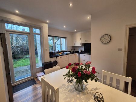 Room in a Shared House, Mina Road, SW19 - Photo 5