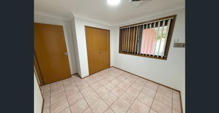 SPACIOUS FAMILY HOME IN A PRIME LOCATION! - Photo 3