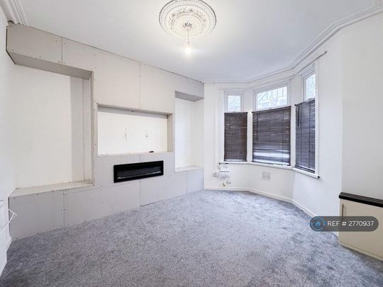 4 bedroom semi-detached house to rent - Photo 1