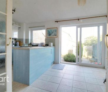 3 bedroom terraced house to rent - Photo 6