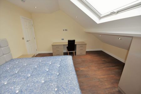 2 bedroom Flat in Woodsley Road, Leeds - Photo 5
