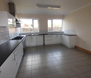 5 bedroom detached house to rent - Photo 4