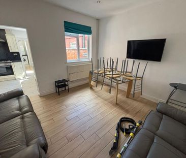 85 Storer RoadLoughborough - Photo 3