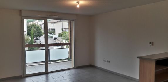 location Appartement T2 DE 44.13m² À BRUGUIERES - Photo 2