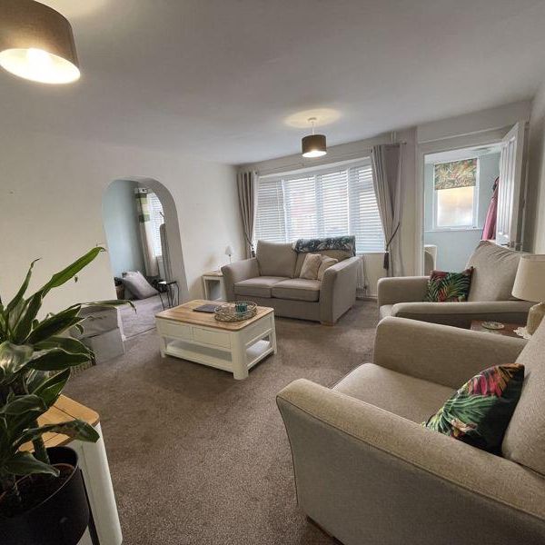 Mackworth Drive, Cimla, Neath - Photo 1