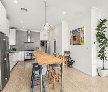 Stylish Family Bungalow In Prime Location - Option for 6 OR 12 Mont... - Photo 2