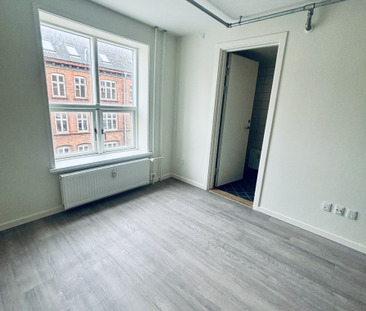 Værelse med eget bad/toilet og fælleskøkken - Photo 2