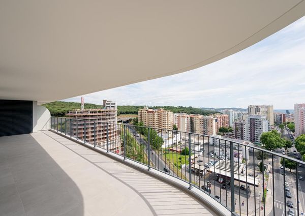 4 Bedroom Apartment with swimming pool, Miraflores, Oeiras