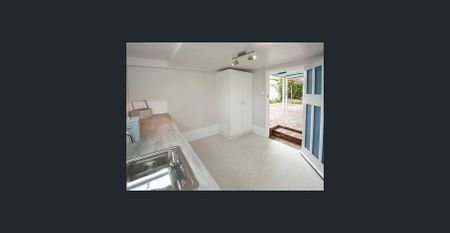 Charming Character Cottage - Photo 4