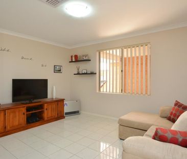 FULLY FURNISHED MODERN 2 BEDROOM UNIT! - Photo 1