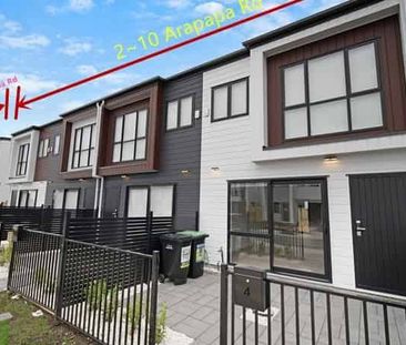 Stunning Three Bedroom Townhouse - Photo 5