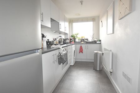 2 Bedroom Flat - Photo 2