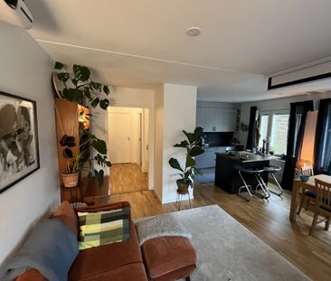 Mysig och välplanerad tvåa i Farsta – nära natur och kommunikationer! - Photo 3
