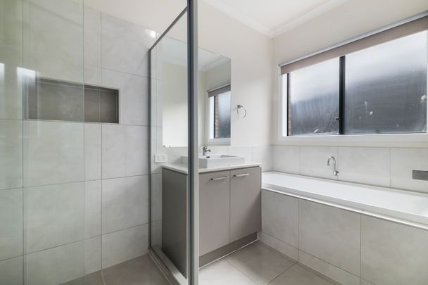 Stunning Family Home in Unbeatable Location! - Photo 1