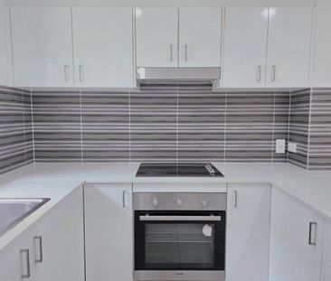 âStay Cool with Air Conditioning, Solar Power & Ceiling Fans | Ca... - Photo 1