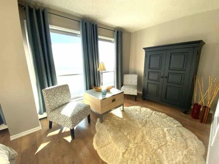 Edmonton Furnished Condo Rental in Downtown - Trendy and Chic Modern Suite With Amazing Views and 2 Parking Stalls! - Photo 4