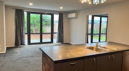 Spacious 3 Bedroom Home - Photo 5