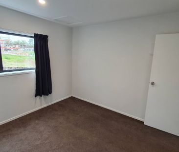 Modern, Sunny 2 Bedroom Standalone Home in Henderson - Photo 6