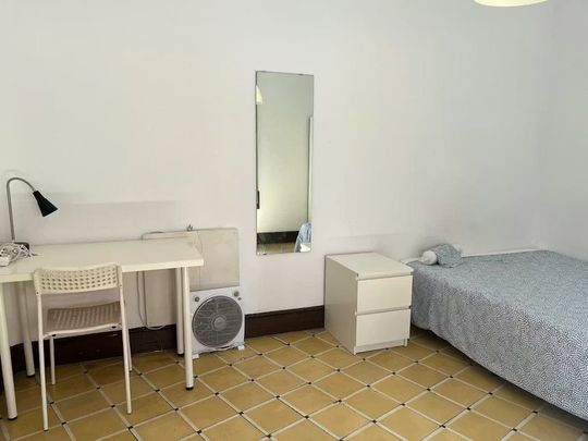 Carrer de les Jonqueres, Barcelona, Catalonia 08003 - Photo 1