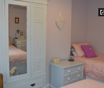 Room for rent in 3-bedroom apartment in Raheny, Dublin - Photo 3