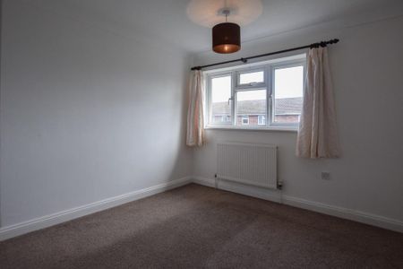 3 bedroom semi-detached house to rent - Photo 4